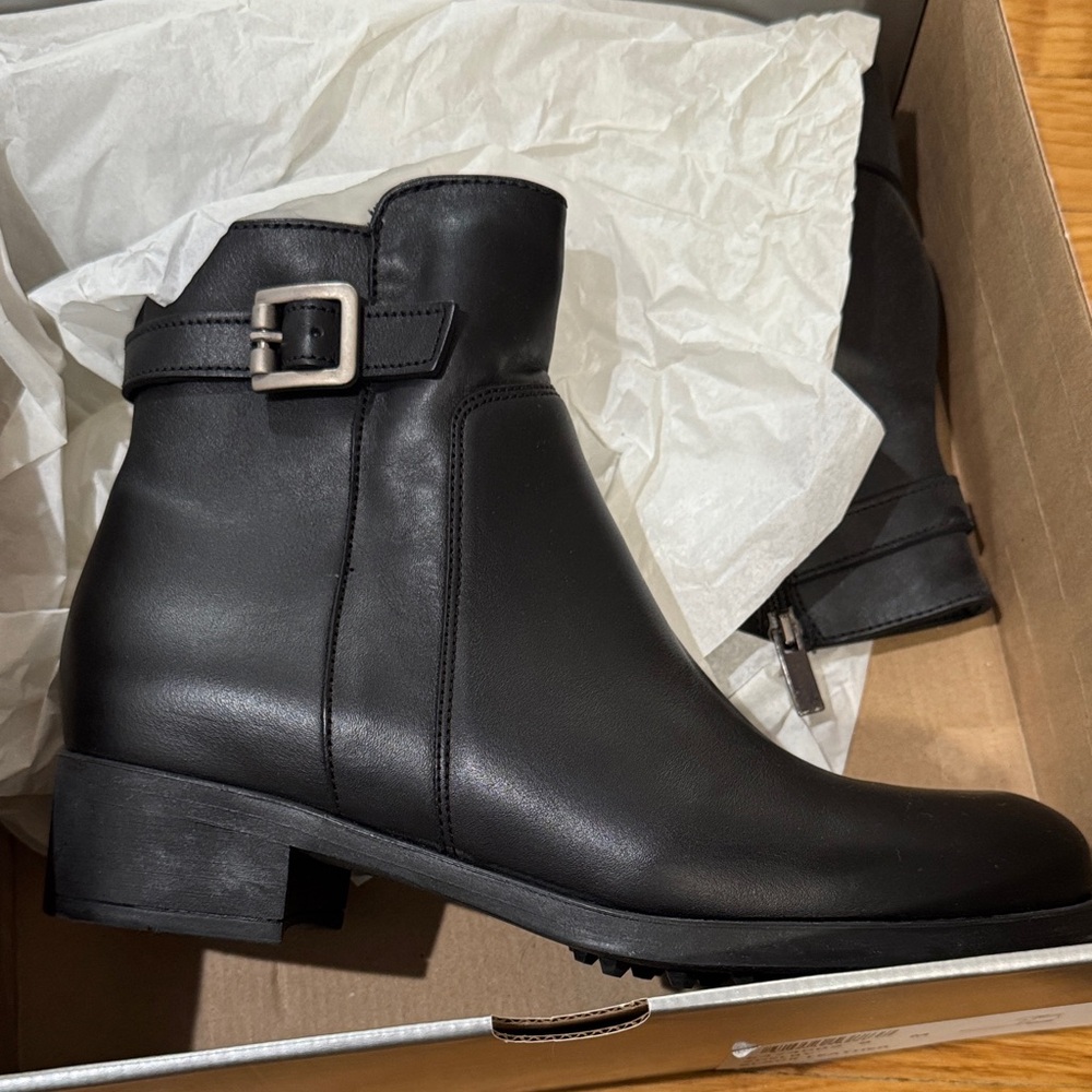NWT La Canadienne Boots